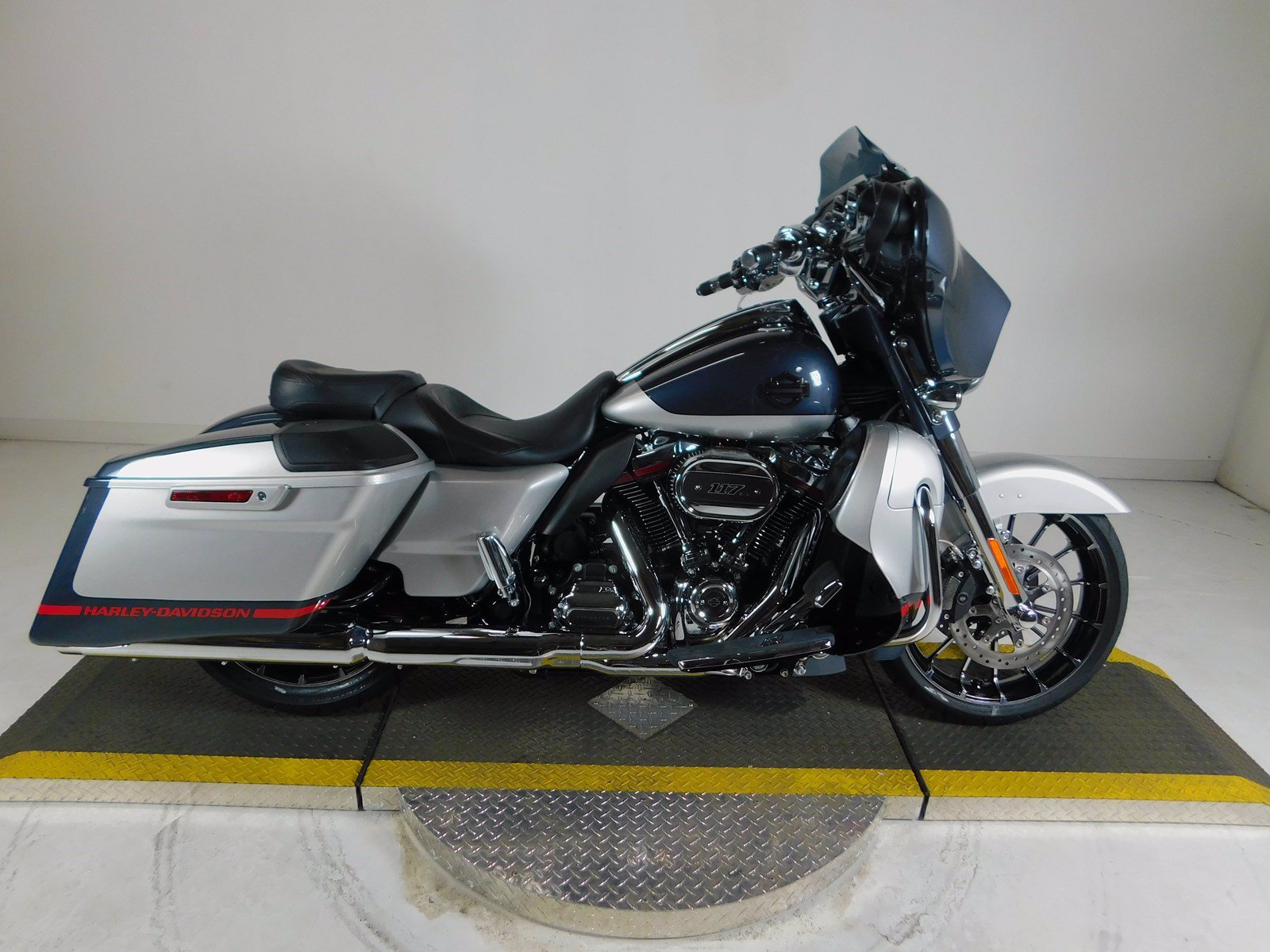 New 2019 Harley-Davidson Street Glide CVO FLHXSE CVO 