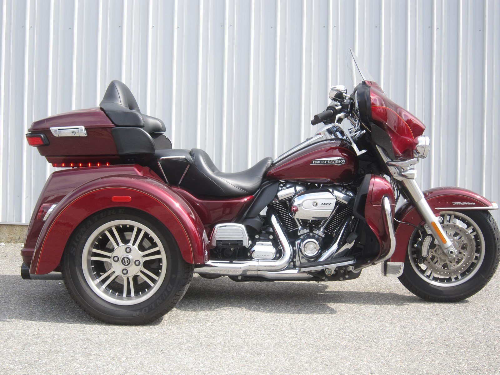 Pre-Owned 2017 Harley-Davidson Trike Tri Glide Ultra Classic FLHTCUTG ...