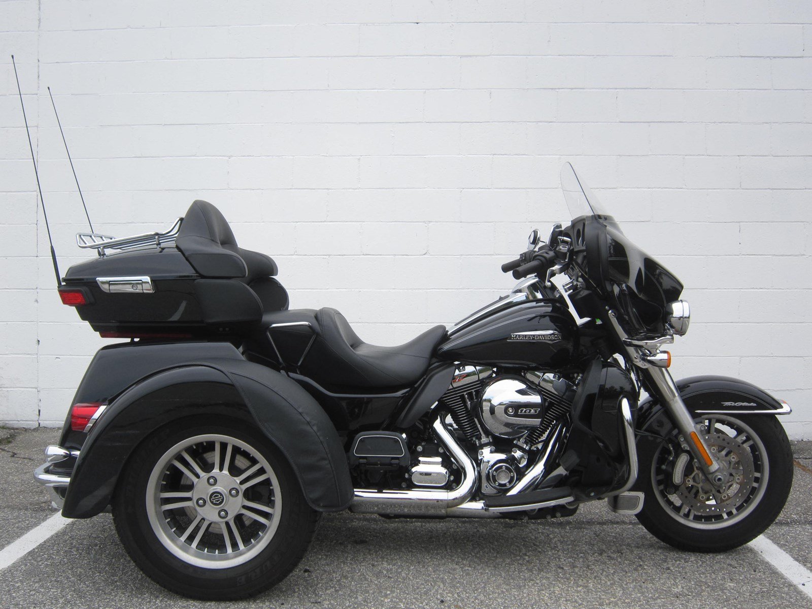 Pre-Owned 2014 Harley-Davidson Trike Tri Glide Ultra Classic FLHTCUTG ...