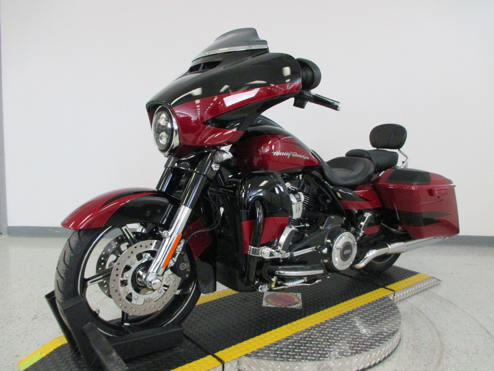 Pre Owned 2017 Harley Davidson Street Glide CVO FLHXSE CVO Touring