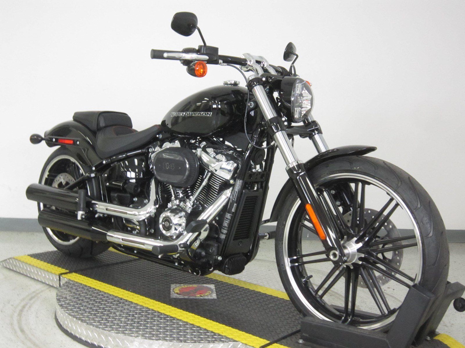 Pre-owned 2018 Harley-davidson Softail Breakout 114 Fxbrs Softail In N 